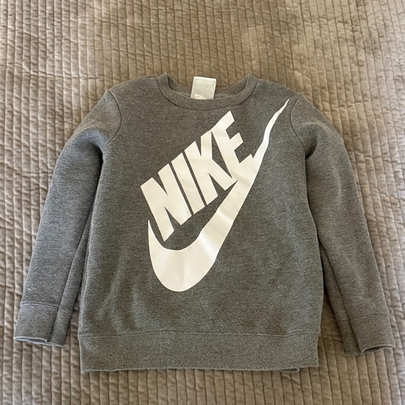 Nike Sweatshirt jogger set 5T - Picture 4 of 6